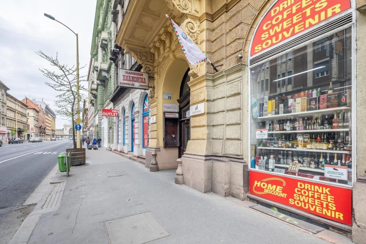 New - Simple Budapeszt